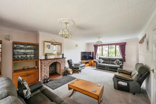 Photo 3 — Farndale Way, Winterton, Scunthorpe
