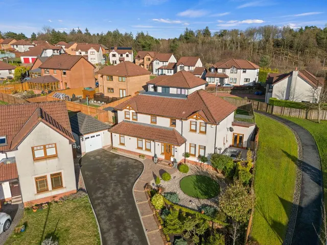 Photo 2 — Glen Sannox Loan, Craigmarloch, G68 0DG