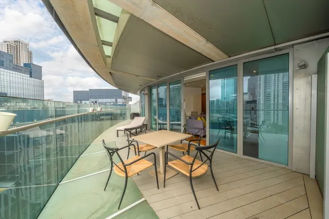 Crossharbour Plaza, Canary Wharf, photo 1