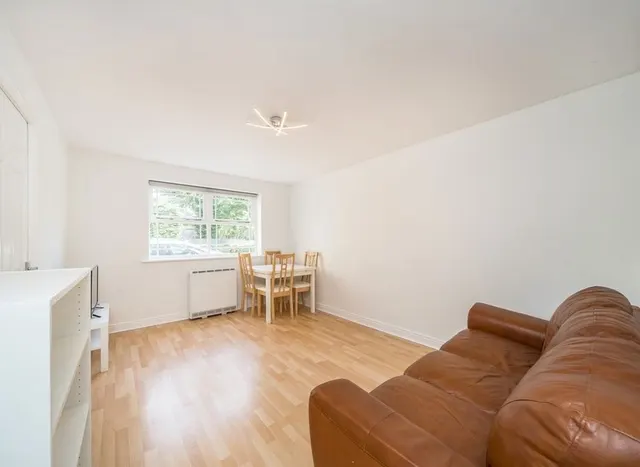 Photo 3 — John Archer Way, Wandsworth, SW18