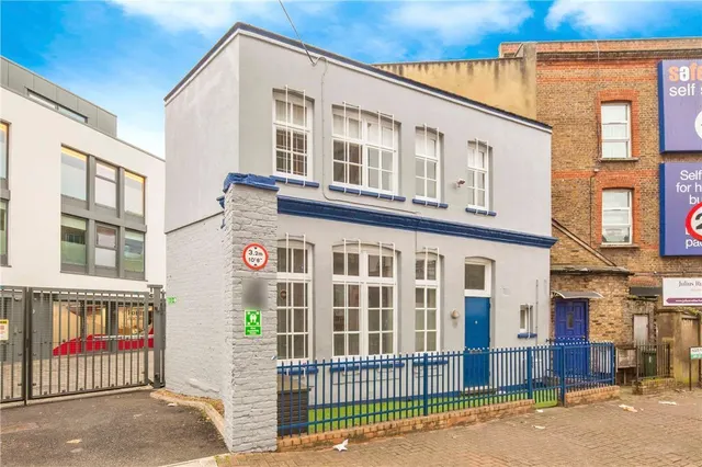 Photo 2 — Ingate Place, Battersea, London, SW8