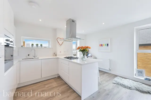 Tala Close, Surbiton, KT6, photo 3