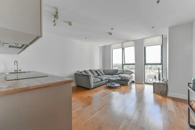 Flat 147, Centrillion Point, 2 Masons Avenue, Croydon, photo 1