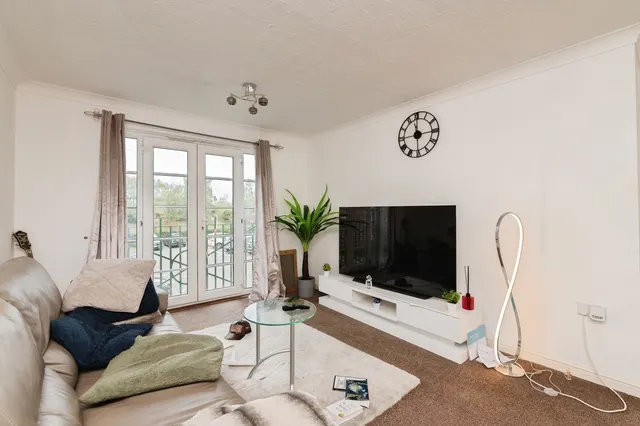 Photo 2 — Rawlyn Close, Chafford Hundred, Grays, Essex, RM16