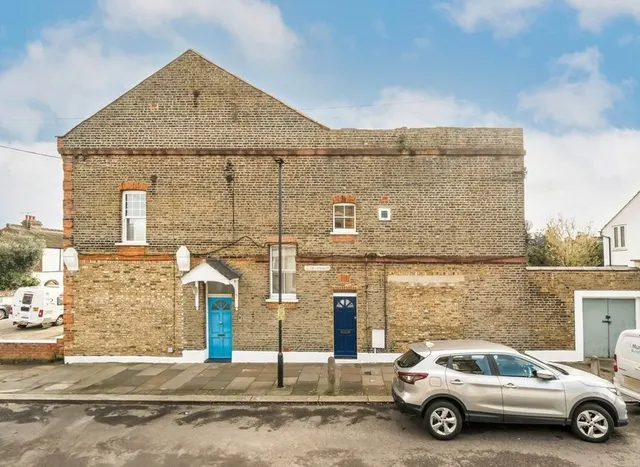 Queens Road, New Southgate, N11, photo 1