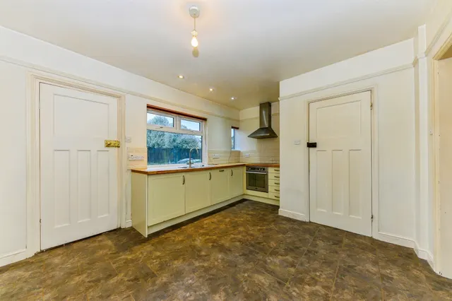 Old Leicester Road, Wansford, PE8, photo 3