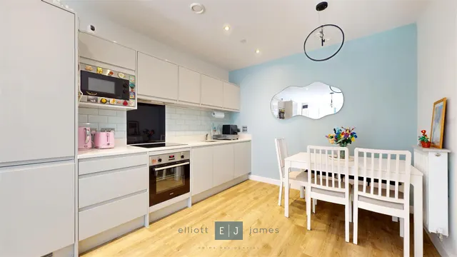 Academy Way, Loughton, IG10, photo 1