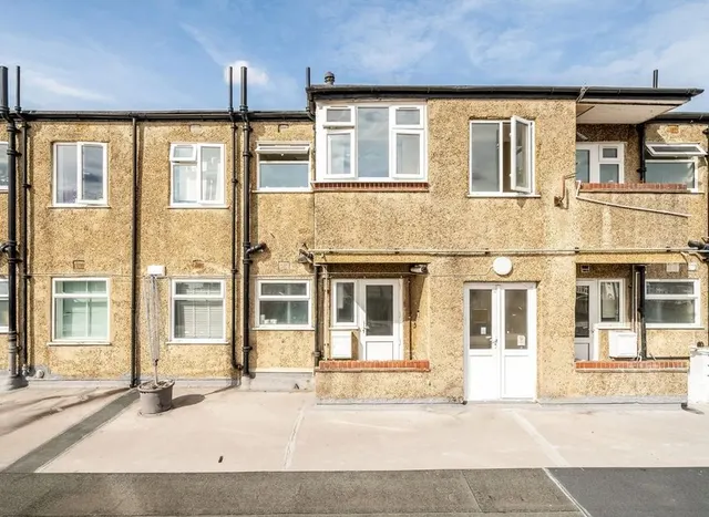London Road, Isleworth, TW7, photo 1