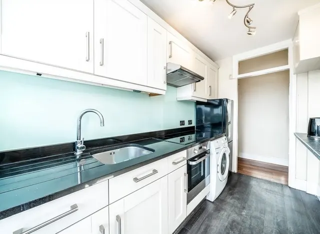 London Road, Isleworth, TW7, photo 3