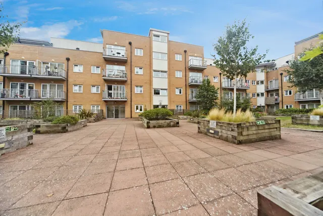 Photo 2 — 21 Whitestone Way, Croydon