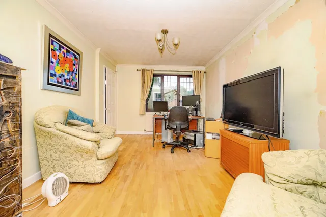 Photo 2 — Hunters Oak, Hemel Hempstead