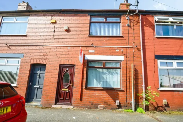 Cross Street, Farnworth, Bolton, Greater Manchester, BL4, photo 1