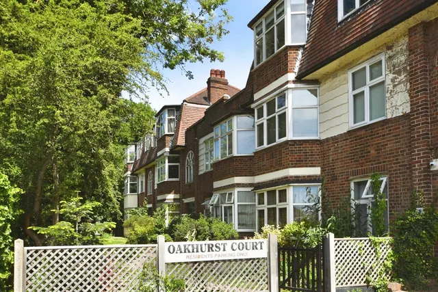 Woodford New Road, Walthamstow, E17, photo 1