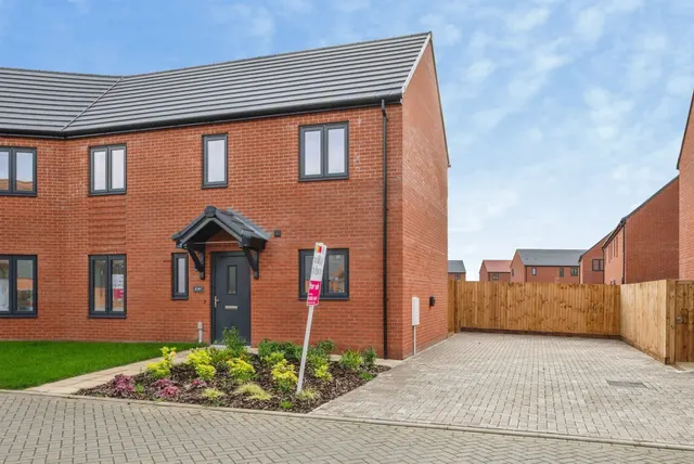 Emerald Close, Bradwell, NR31, photo 1
