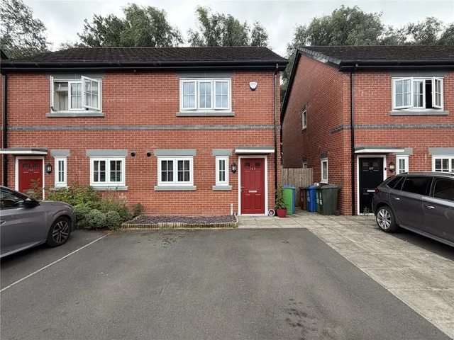Claybank Street, Heywood, OL10, photo 1