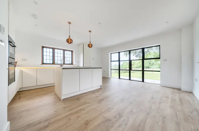 Photo 3 — Blagrove Lane, Wokingham, Berkshire, RG41 4AX