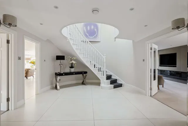 Photo 2 — Truss Hill Road, Sunninghill, Ascot, Berkshire, SL5 9AL