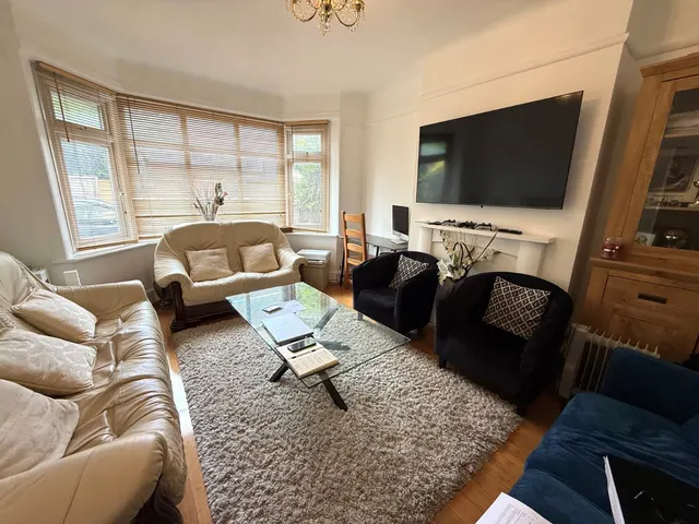 Regents Park Road, Regents Park, SO15, photo 2