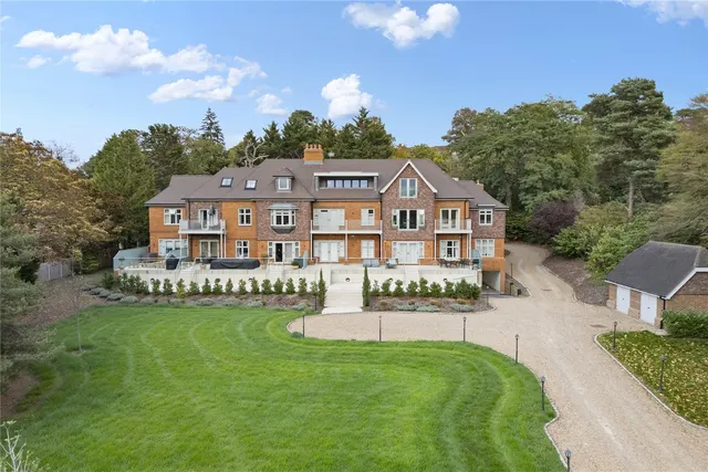 Holtwood Road, Oxshott, KT22, photo 1