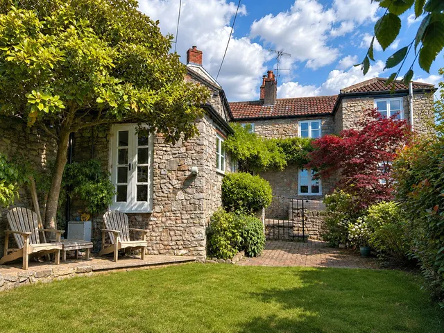 Bloomfield, Church Hill, photo 1