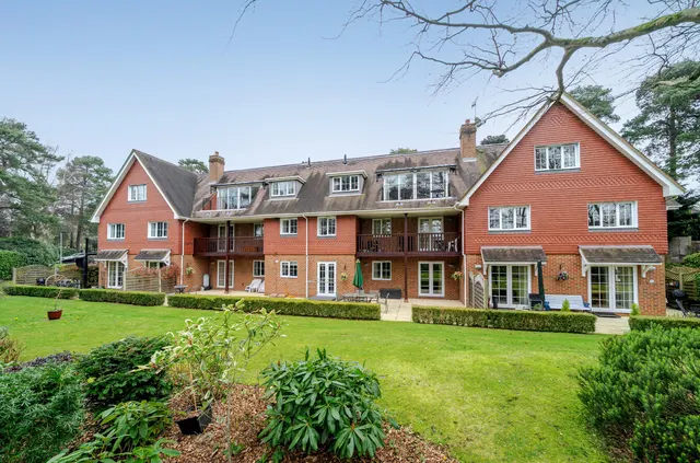 Tekels Park, Camberley, Surrey, GU15 2LE, photo 1