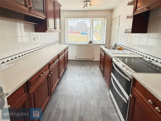 Burton Avenue, Monk Bretton, S71, photo 2