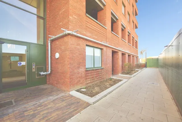 Vernal Way, London, N18, photo 1