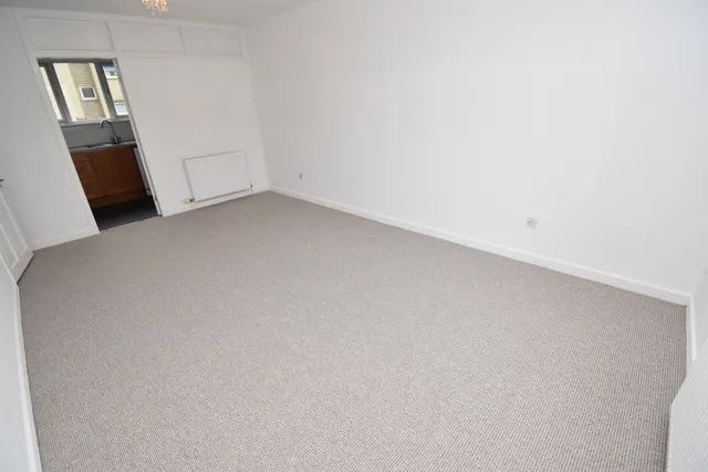 Photo 3 — 2 Bedroom Lower Flat To Let