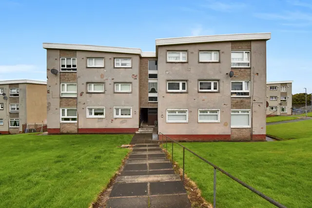 2 bedroom flat — 2 Bedroom Lower Flat To Let