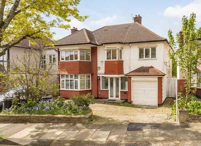 Alderton Crescent, Hendon, NW4, photo 1