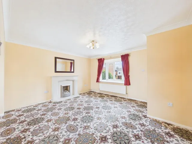 Photo 2 — Faldingworth Close, Lincoln