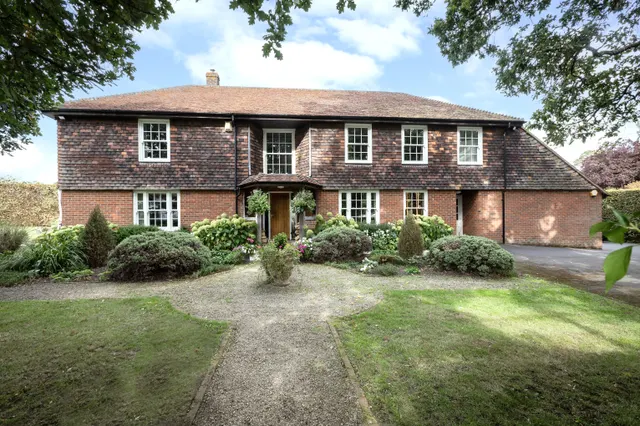 Chawton, GU34, photo 1