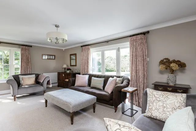 Chawton, GU34, photo 2