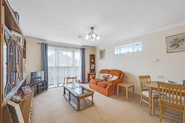 Dean Road, Hampton, TW12, photo 2