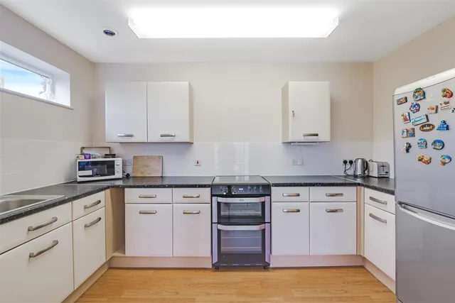 Dean Road, Hampton, TW12, photo 3
