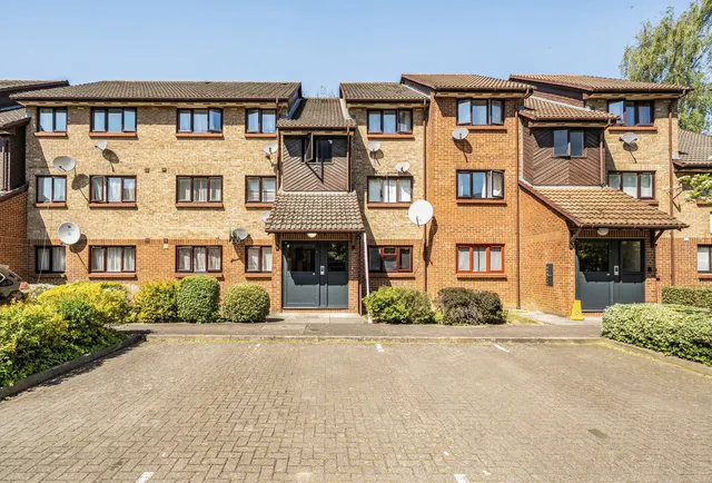 Photo 3 — Pasteur Close, London, NW9 5HZ