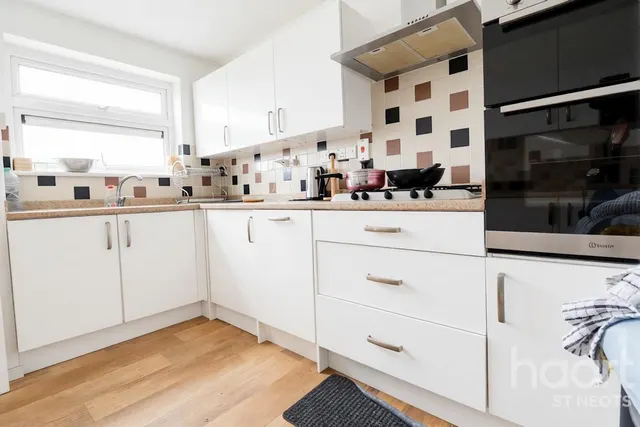 Whitehall Walk, St Neots, PE19, photo 3