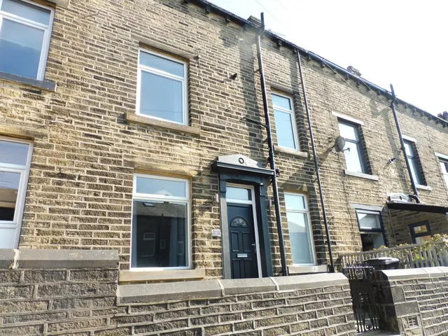 Langton Street, HX6, photo 1