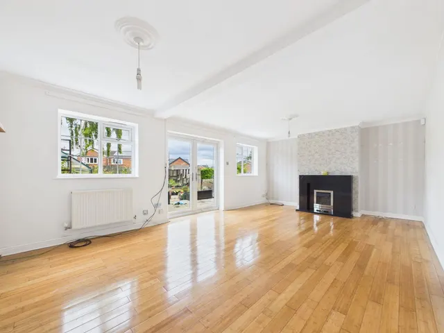 Forest Close, Wakefield, WF1, photo 2