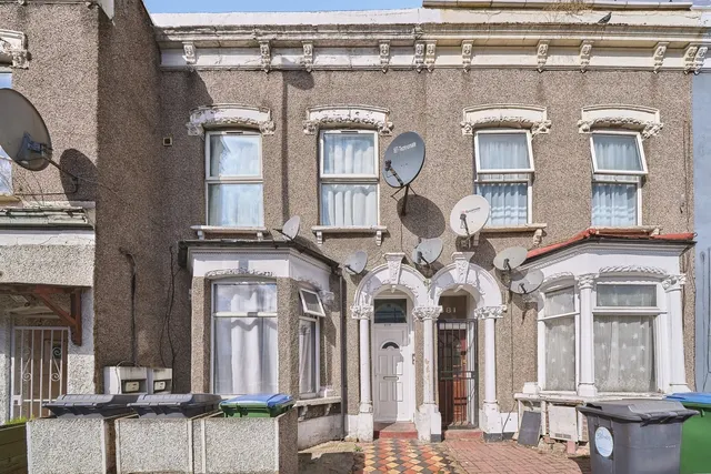 High Road Leytonstone, London, E11, photo 1