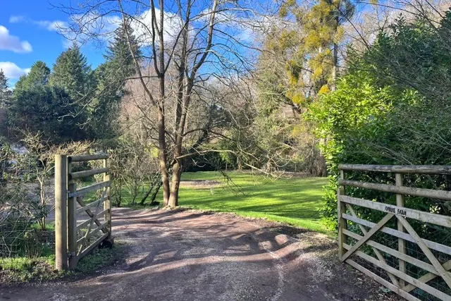 Photo 3 — Upper Bourne Lane, Wrecclesham, Farnham, Surrey, GU10 4RG