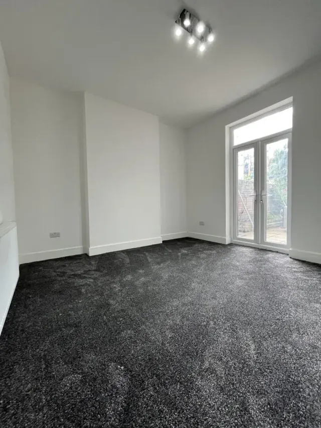 Photo 2 — Montague Road, Hounslow