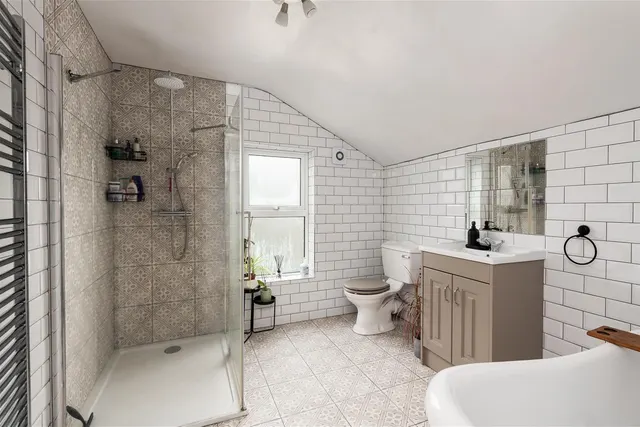 Portland Avenue, Gravesend DA12 5HE, photo 1
