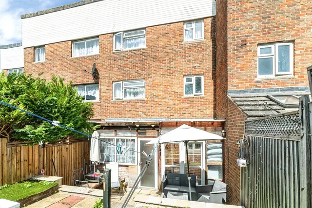 Shakespeare Road, Basingstoke, RG24, photo 1