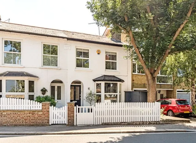 High Street, Hampton, TW12, photo 1