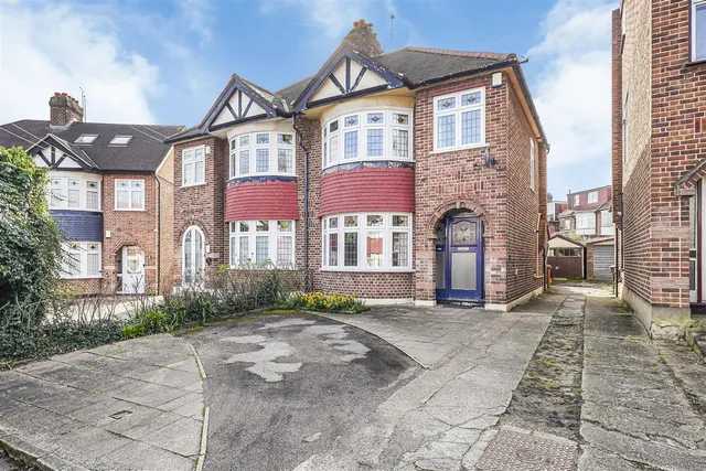 Fairlight Close, North Chingford, E4 6PB, photo 1