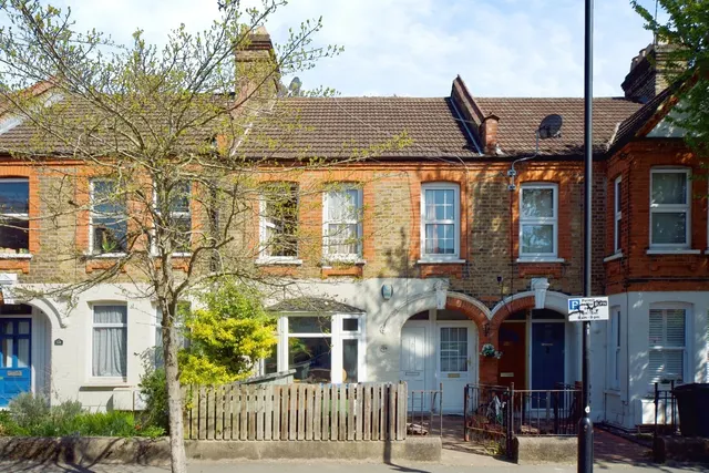 Photo 3 — Carr Road, Walthamstow, E17