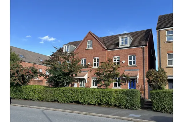 Phoenix Drive, Wrexham, LL11, photo 1