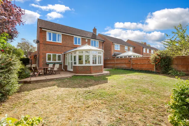 Castlefields, Stoke Mandeville, HP22, photo 3