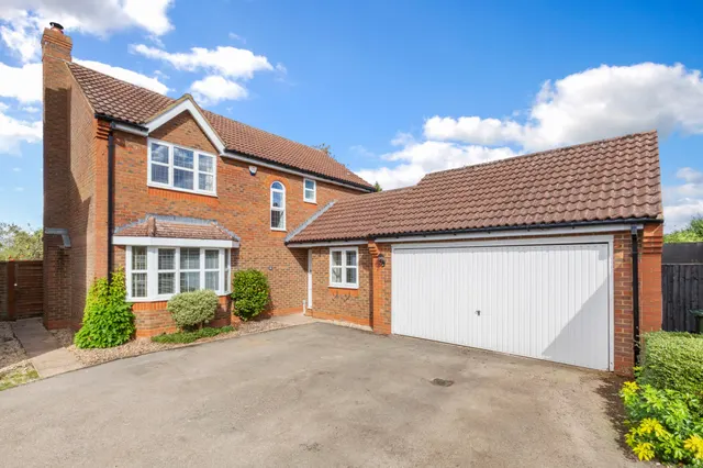Castlefields, Stoke Mandeville, HP22, photo 1